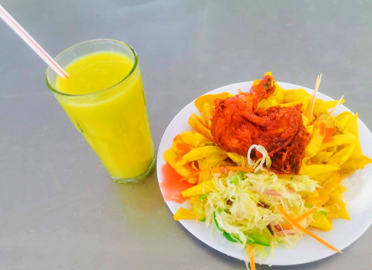 Chips and chicken served with fresh juice at Campus Cafeteria